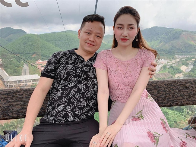 Trong một bài phỏng vấn vào dịp lễ tình nhân năm 2018, Á hậu 9X cho biết, cô không chờ đợi nhiều vào các ngày lễ vì bình thường ông xã cũng đáp ứng hết những thứ cô muốn.