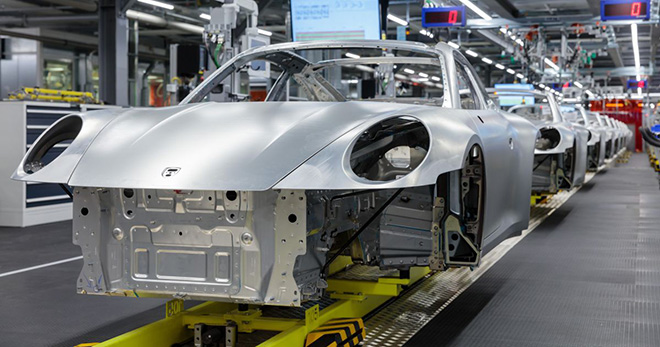 Porsche đóng cửa hai nhà máy sản xuất vì lo ngại sự lây lan của Covid-19 - 1