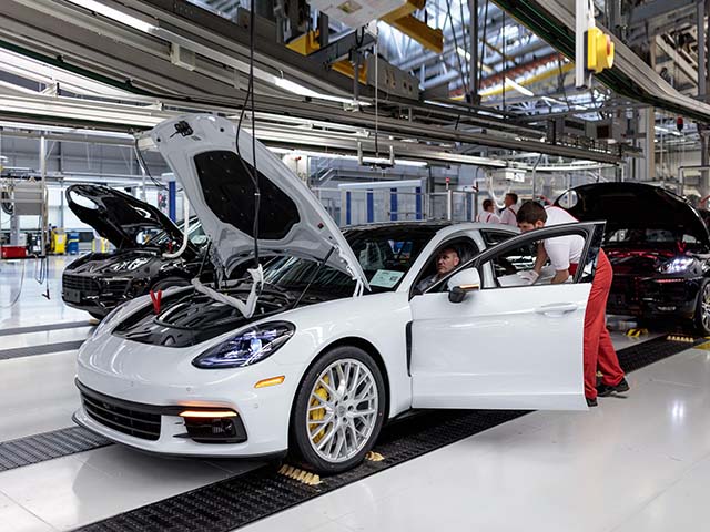 Porsche đóng cửa hai nhà máy sản xuất vì lo ngại sự lây lan của Covid-19
