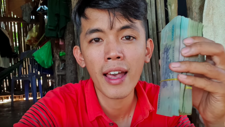 2 YouTuber phụ hồ nghèo nhất VN lên đời: Sắm xe sang, có trong tay gia tài đồ sộ - 6