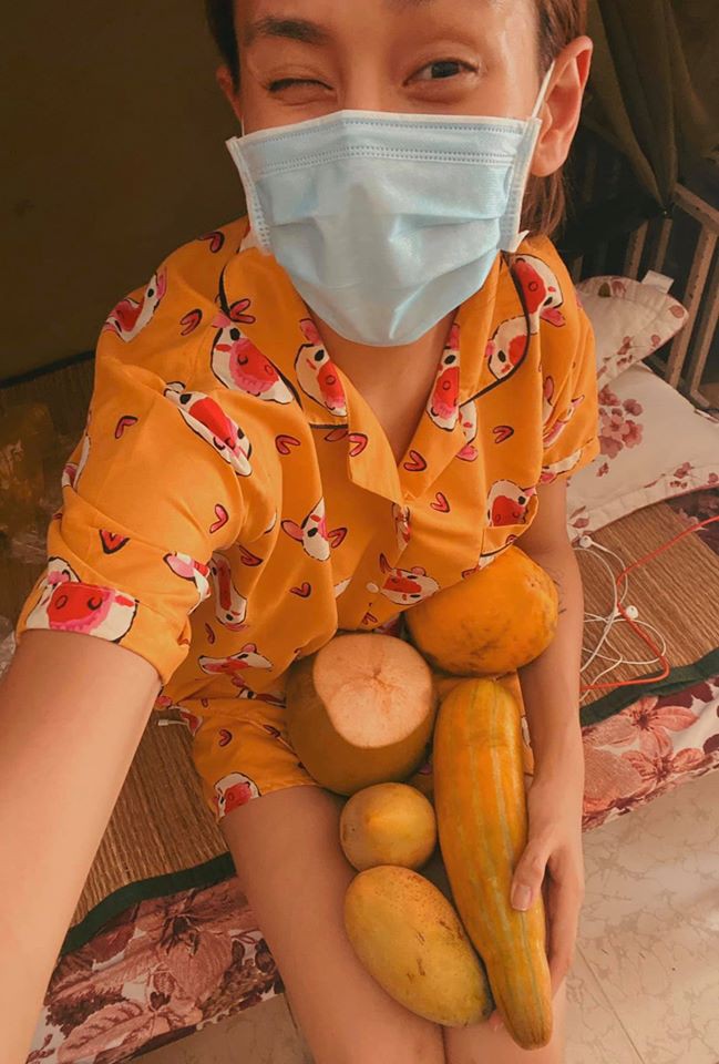 Fan thích thú trước hình ảnh Võ Hoàng Yến thân thiện với mọi người xung quanh, không kém phần "lầy lội".