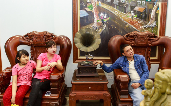 Nam diễn viên hài Chiến Thắng cùng vợ con ở nhà riêng tại Vĩnh Phúc