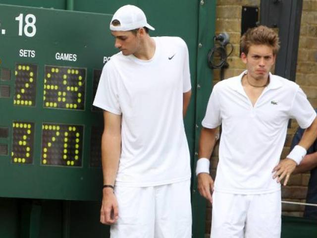 Video tennis kinh điển 11 giờ 5 phút: 215 cú ace, set đấu kỷ lục 70-68