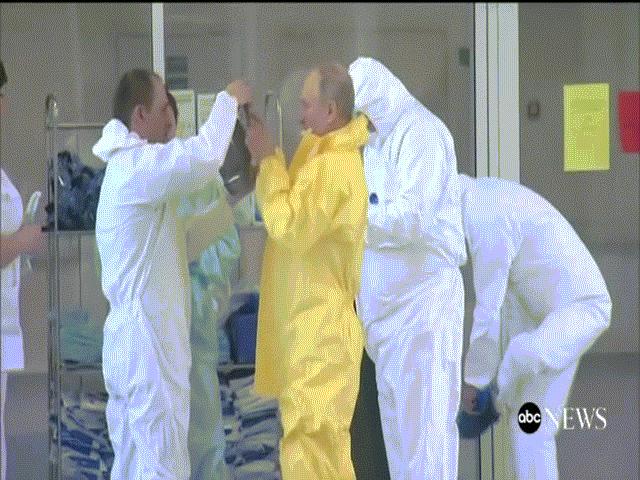 Video: Putin mặc đồ bảo hộ, bất ngờ thăm bệnh viện điều trị người nhiễm Covid-19