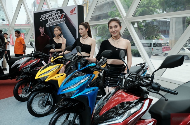 2020 Honda Click 125i được phân phối tại Thái Lan với hai phiên bản: phiên bản vành nan có giá đề xuất 51.000 baht (36,16 triệu VNĐ) và phiên bản vành đúc có giá đề xuất 54.700 baht (38,79 triệu VNĐ).