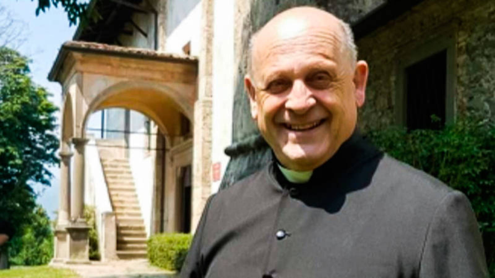 Linh mục Giuseppe Berardelli hy sinh để nhường sự sống cho bệnh nhân nhiễm Coivd-19 (ảnh: Daily Star)