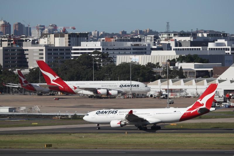 Hãng hàng không lớn nhất thế giới cũng buộc phải sa thải nhân viên và cắt giảm lương do đại dịch bùng phát toàn cầu (Nguồn: Reuters)