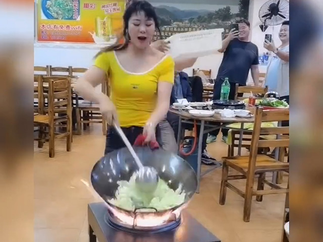 Video Clip Cười - Khi bạn có đam mê "cơ trưởng" nhưng bố mẹ bắt làm đầu bếp