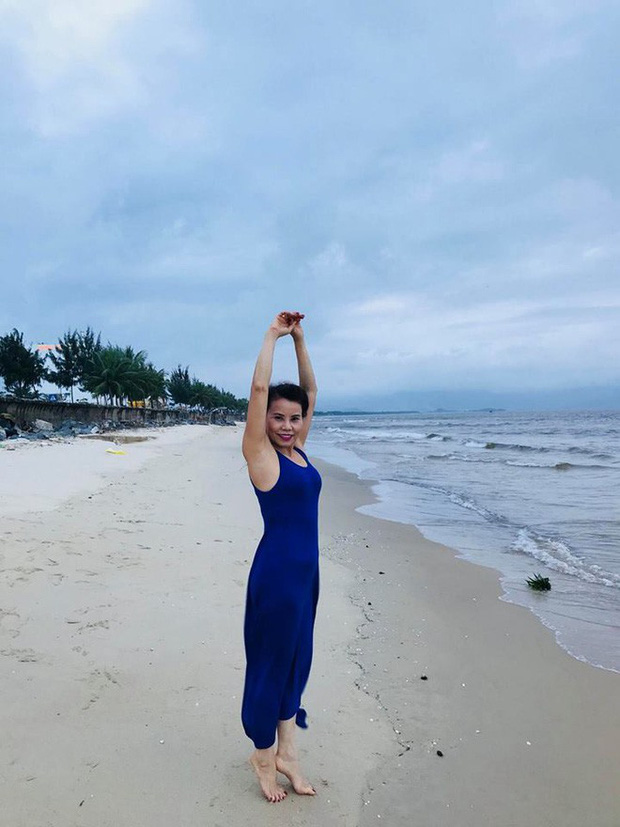 Mẹ đẻ Hà Hồ U70 vẫn thon thả chẳng kém con gái, rể tương lai cũng phải thán phục - 2