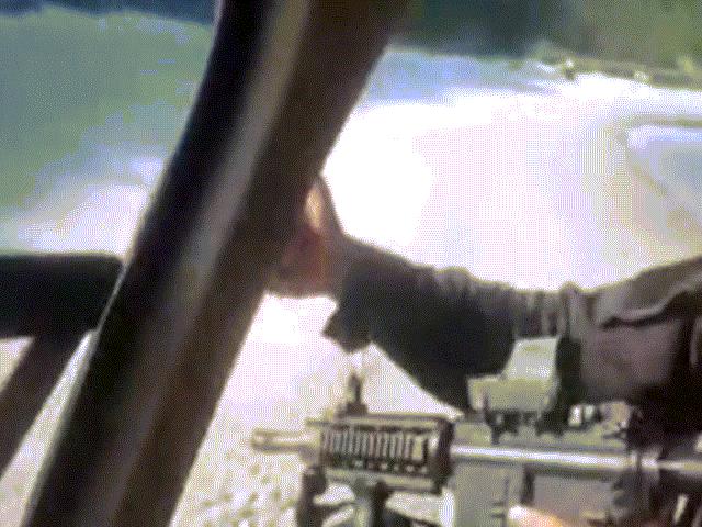 Thế giới - Covid-19: Cảnh sát Brazil dùng trực thăng tạo "bão" cát, xua đuổi người tắm biển