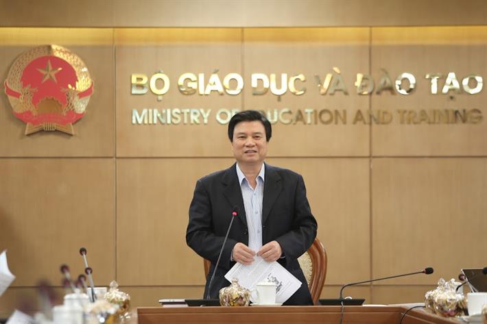 Thứ trưởng Nguyễn Hữu Độ khẳng định, đề thi THPT quốc gia sẽ dựa trên chương trình giảm tải.