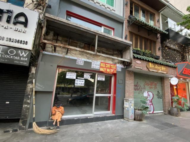 Tin tức trong ngày - Phòng dịch Covid-19, quán ăn ở TP.HCM phải xếp khách ngồi cách nhau 1,5m