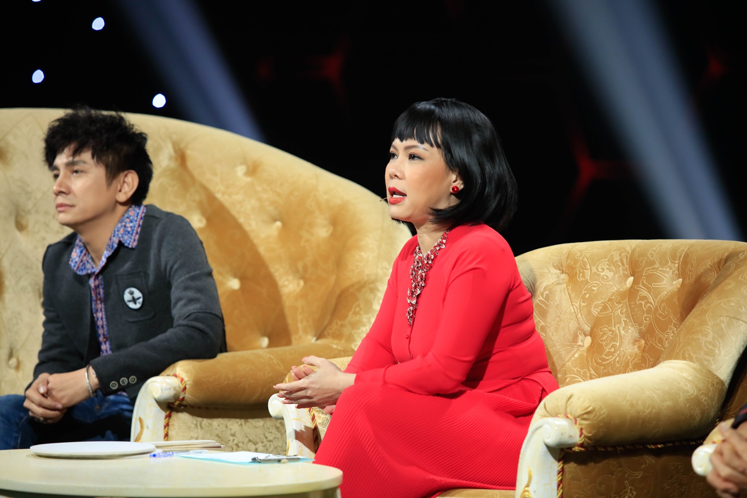 Việt Hương có phát ngôn bất ngờ khi làm giám khảo "Cặp đôi hài hước"