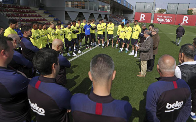 "Ông trùm" Messi & đồng đội khiến Barca "ngắc ngoải" vì hành động này - 1