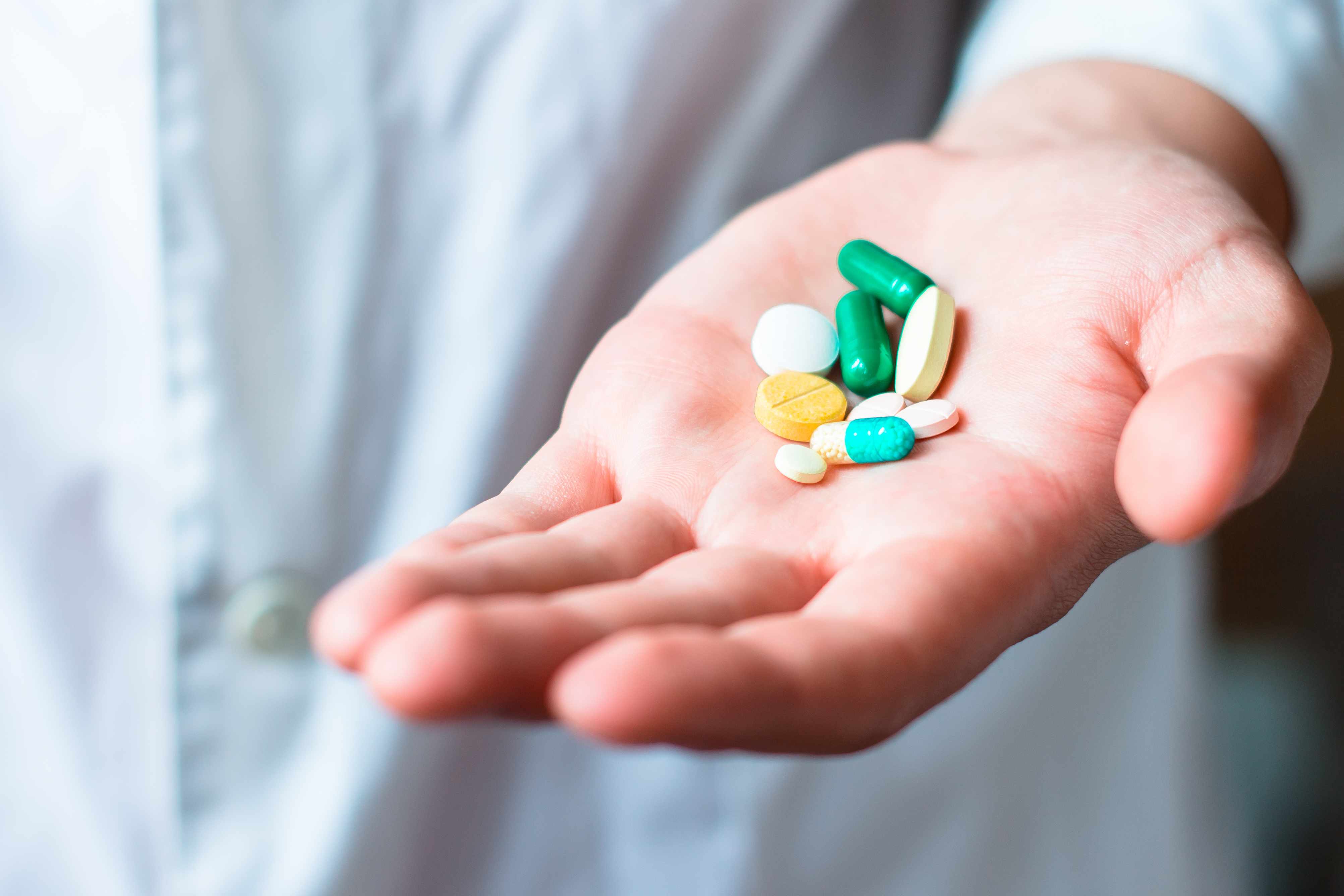 WHO công bố 4 loại thuốc tiềm năng điều trị Covid-19 - 1