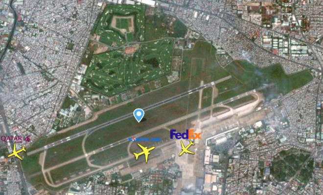Hình ảnh theo dõi từ trang flightradar24, lúc 7 giờ sáng 25-3. Trên sân bay Tân Sơn Nhất chỉ có ba chuyến bay của ba hãng hàng không quốc tế thể hiện trạng thái đang hoạt động.