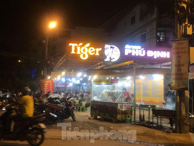 Đây là quán bò tơ Phú Định tại địa chỉ 90 An Dương Vương, P. An Lạc, Q.Bình Tân (ảnh chụp tối ngày 25/3).