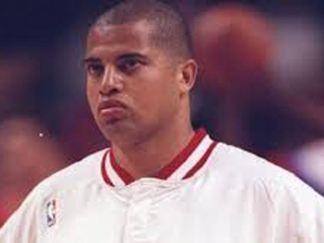 Thể thao - Cầu thủ từ chối 36 triệu USD "về hưu non", bị anh ruột sát hại