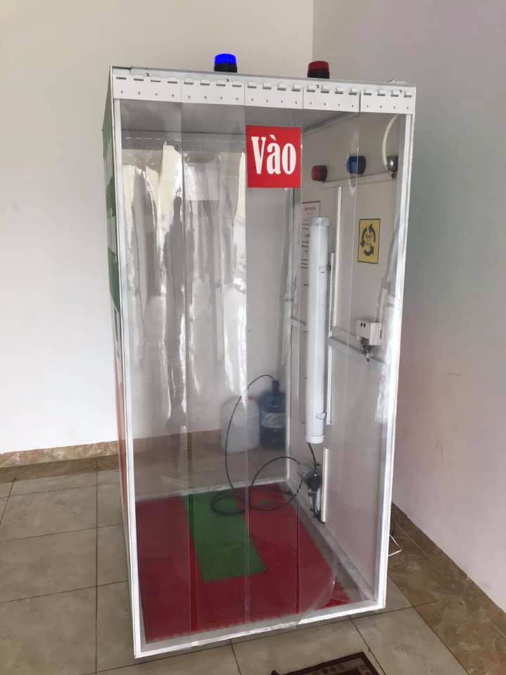 Hình ảnh buồng khử khuẩn toàn thân được cho là có tác dụng phòng chống Covid-19