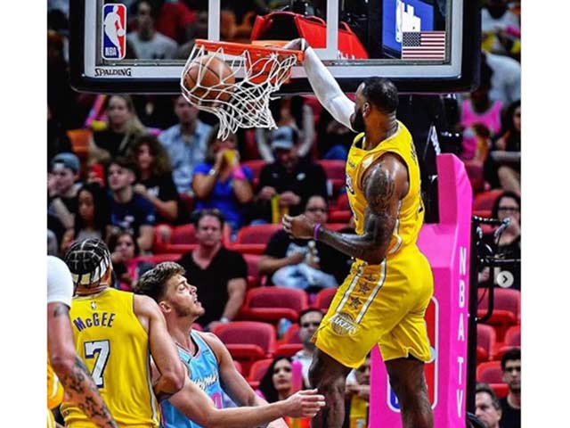 Thể thao - SAO 480 triệu USD bị kiện kỳ quặc: Mang họa vì đăng ảnh chính mình