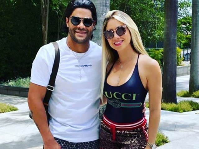 Bóng đá - "Người khổng lồ xanh" Brazil cưới cháu gái của vợ cũ vì quá nóng bỏng