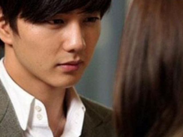 Bạn trẻ - Cuộc sống - E ngại khi bạn trai cư xử "khó hiểu" với người yêu cũ, bình thường ai làm vậy