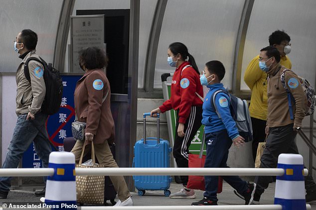 Công dân trở về từ nước ngoài khiến ca nhiễm Covid-19 ở Trung Quốc tăng trở lại.