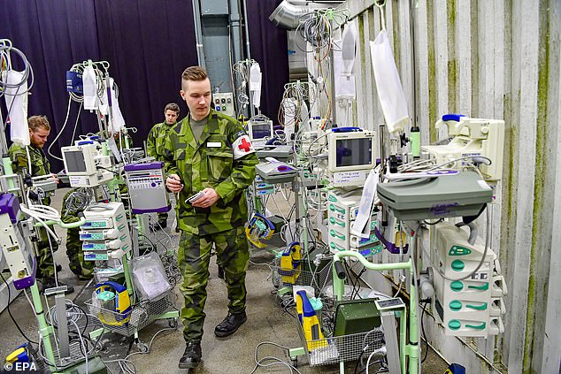 Binh sĩ Thụy Điển lập một bệnh viện khẩn cấp ở Stockholm.