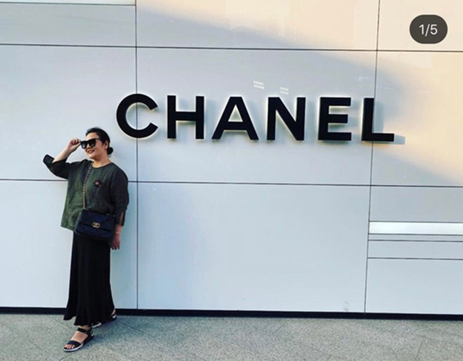 Mẹ vợ của Trấn Thành&nbsp;là fan hâm mộ của Chanel.&nbsp;