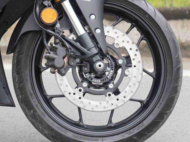 Thế giới xe - Vì sao phanh đĩa xe máy được đục nhiều lỗ nhỏ?