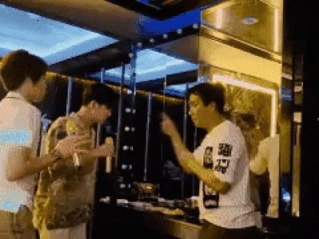 Đời sống Showbiz - Nam MC có nhà "rải khắp Mỹ đến Việt Nam" bị Hari Won tiết lộ thói quen kỳ lạ