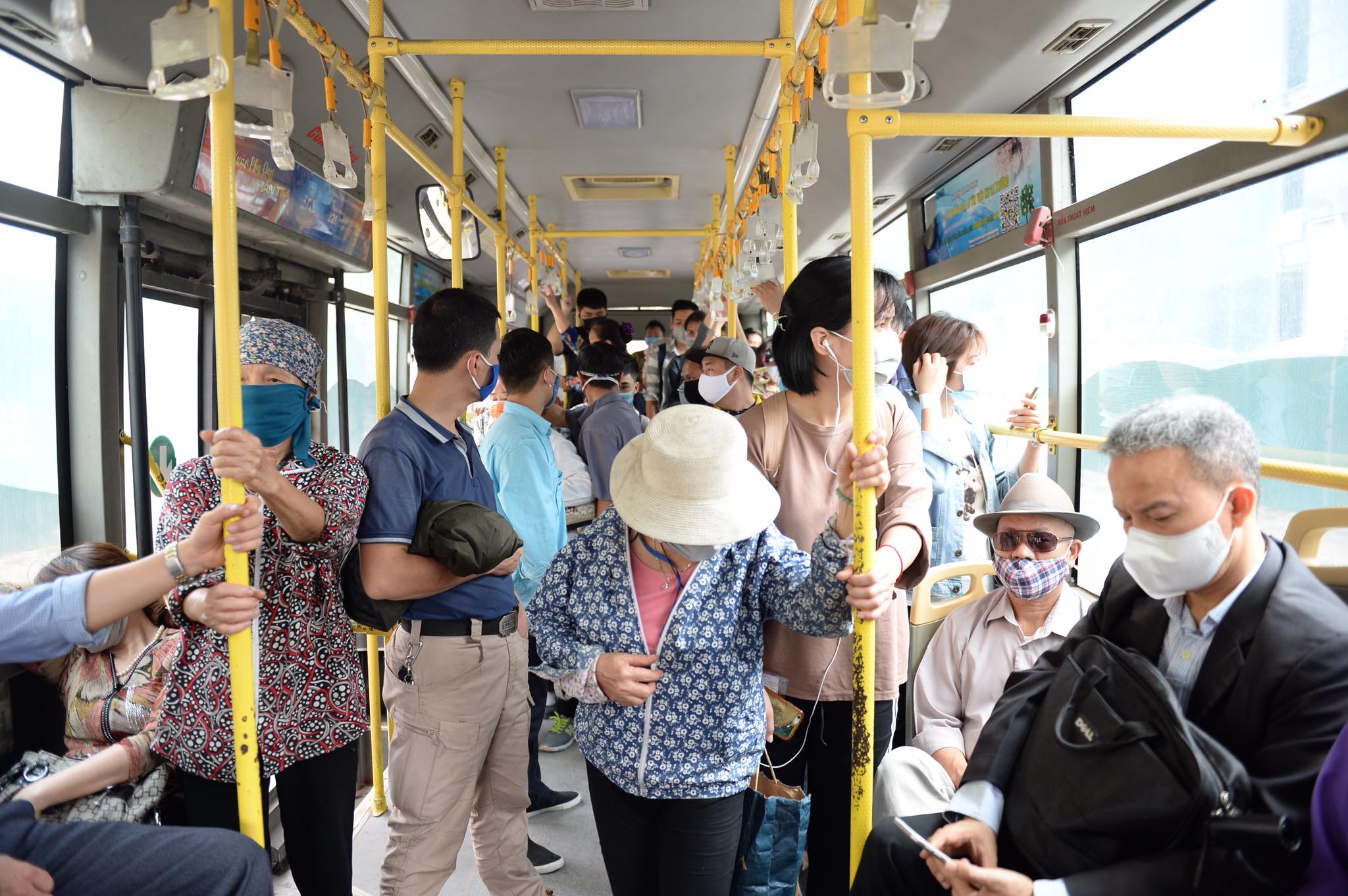 &nbsp;Chủ tịch TP.Hà Nội yêu cầu tạm dừng hoạt động xe buýt đến ngày 15/4.