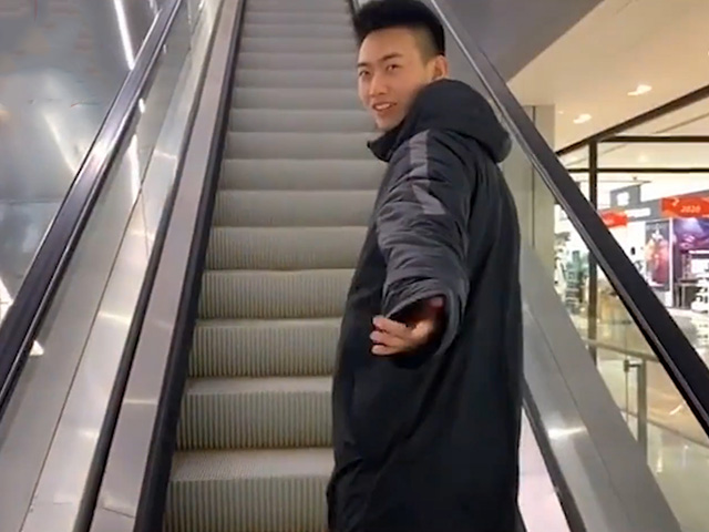 Video Clip Cười - Thử buông tay người yêu, cô gái nhận ngay cái kết khó đỡ