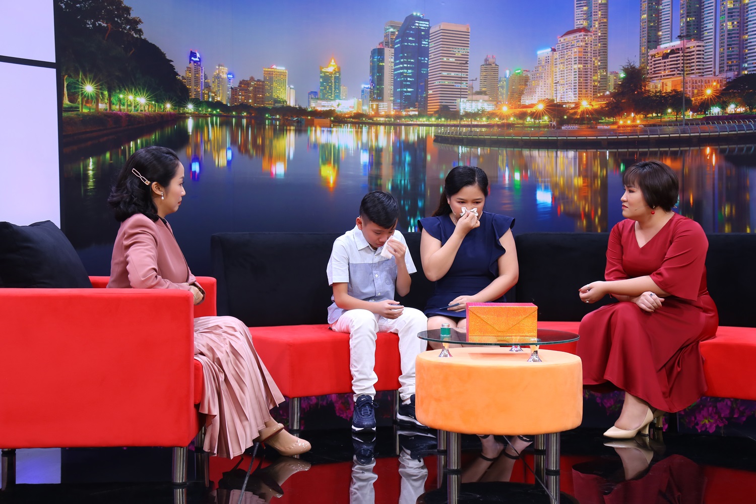Ốc Thanh Vân tiết lộ "góc khuất" của gia đình trên sóng truyền hình - 4