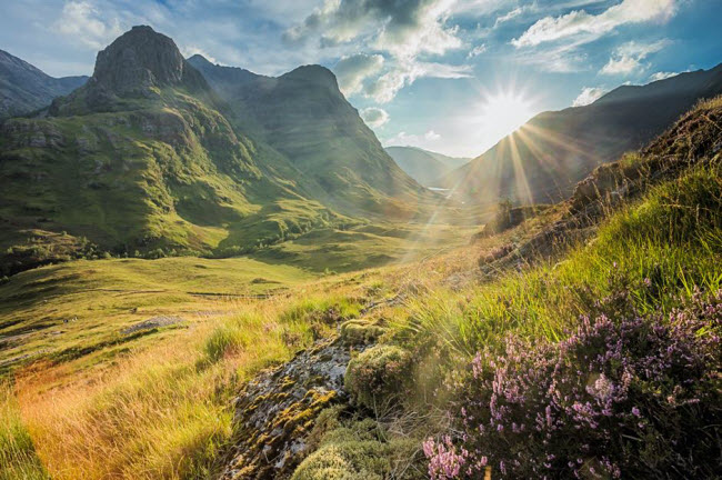 Scotland: Những bộ phim Harry Potter đã góp phần quảng bá phong cảnh đẹp ở Scotland ra thế giới. Quốc gia này nổi tiếng với những hồ rộng lớn, lâu đài cổ, cao nguyên và nhiều hòn đảo đẹp.
