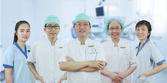 Ts – Bs Nguyễn Hiếu Tùng cùng đội ngũ cộng sự tại I-DENT