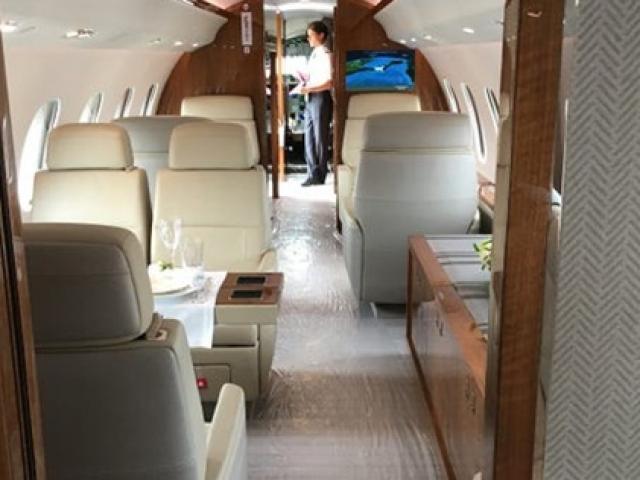 Kinh doanh - Sợ Covid-19, cha mẹ bỏ "núi tiền" đưa con về tránh dịch trên máy bay hạng sang