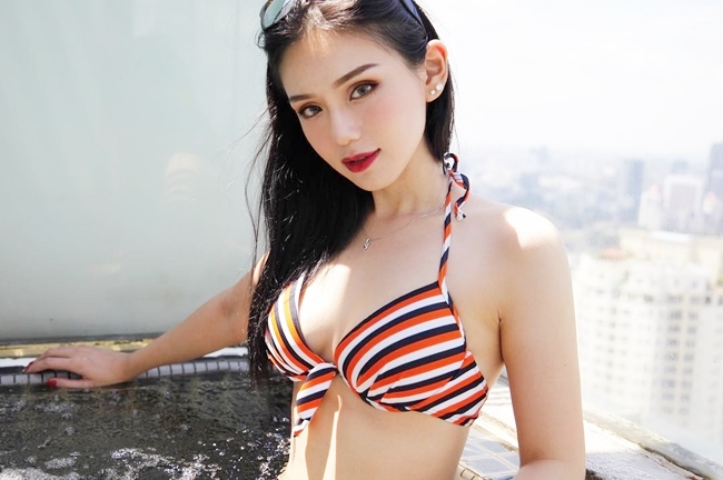 Để có được vóc dáng gợi cảm, Caroline Tan có đến phòng gym để luyện tập thể hình.