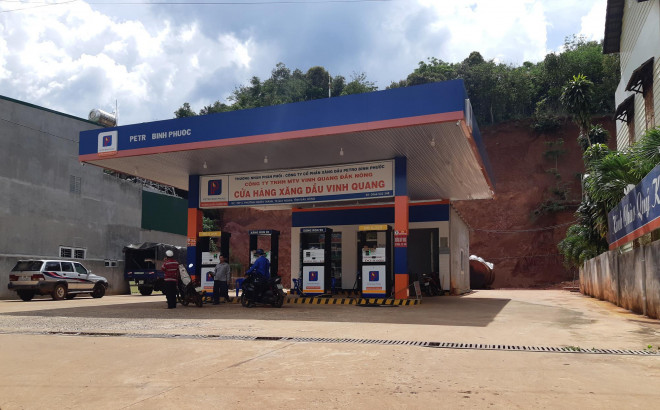 Cửa hàng xăng dầu Vinh Quang bị cơ quan công an bắt quả tang buôn bán xăng giả