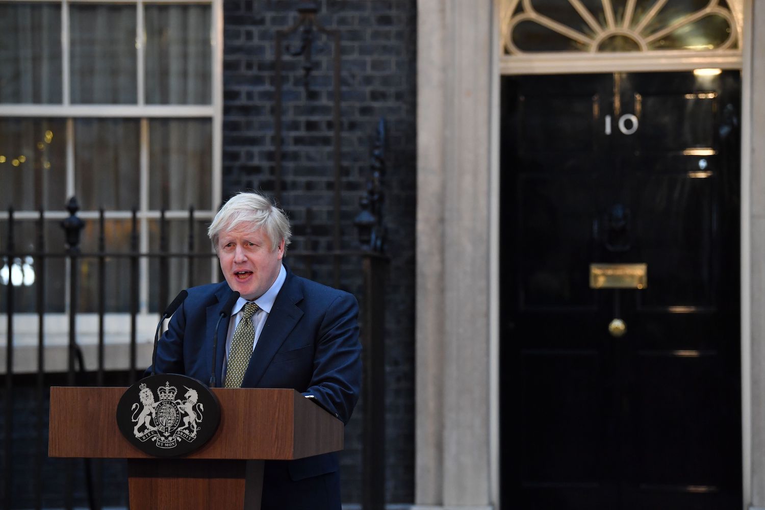 Ông Johnson phát biểu bên ngoài tòa nhà&nbsp;Số 10 Phố Downing, London, Anh.