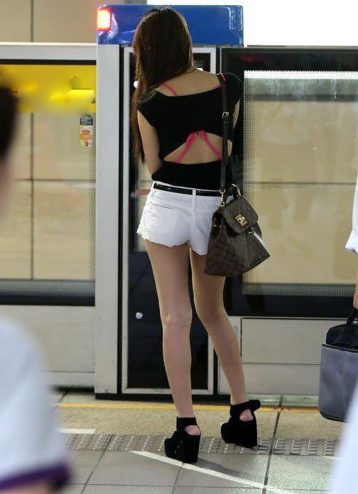 Phụ nữ Trung Quốc chăm mặc short nhưng bị đánh giá không hợp nơi công cộng - 2