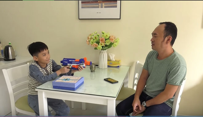 Phản ứng của Thu Trang khi Tiến Luật cãi vã với con trai trên sóng truyền hình - 1