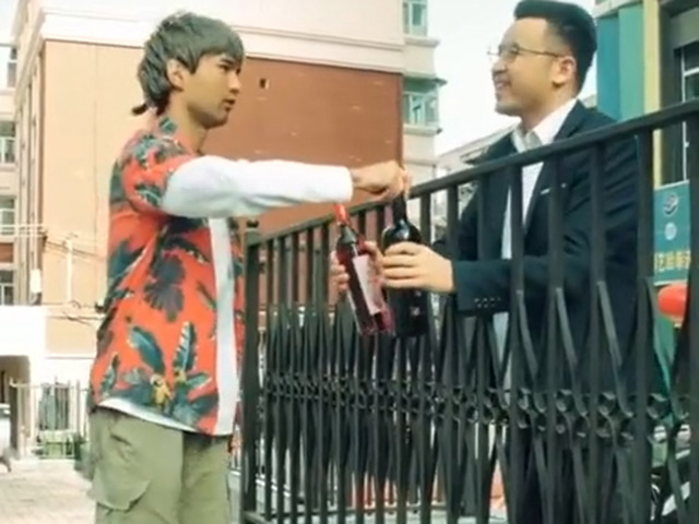 Video Clip Cười - Những tình huống "làm người tốt" hết sức cồng kềnh