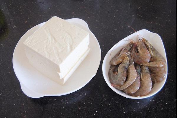 Nhấn vào ảnh để phóng to Chỉ 15 phút có ngay món đậu phụ rim tôm ngon bất ngờ cho bữa tối - 1