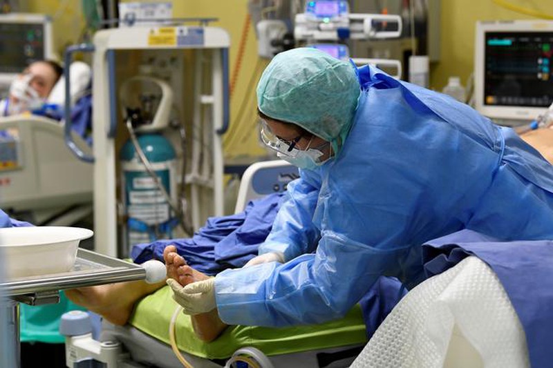 "Chúng tôi mong muốn tình trạng này sẽ không kéo dài và không trở nên bi thảm hơn", ông Tresoldi nói thêm. Do có nhiều người đã tuân thủ lệnh phong tỏa toàn quốc, bác sĩ Tresoldi hi vọng thời gian tới ông và các đồng nghiệp sẽ không phải chứng kiến nhiều người nhập viện cấp cứu nữa.