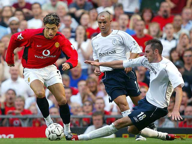 Sir Alex “chơi chiêu” bậc thầy mua Ronaldo năm 2003: Lọc lõi có thừa