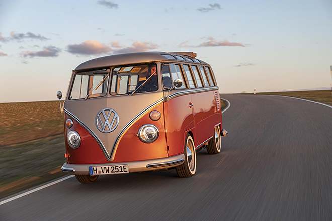 Volkswagen hồi sinh mẫu xe biểu tượng T1 với biến thể động cơ điện - 1