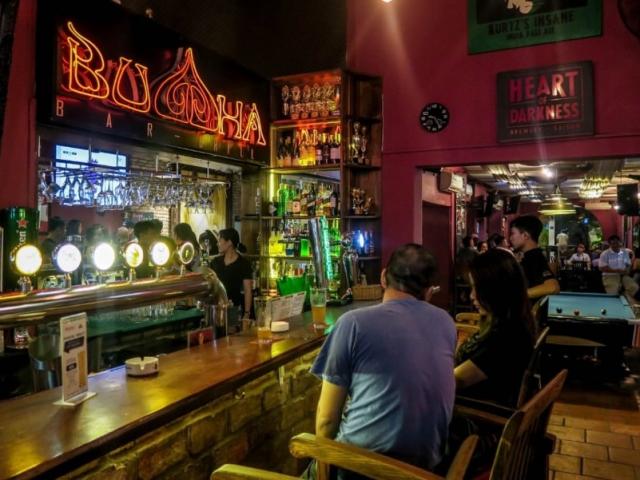 Tin tức trong ngày - Thêm 58 người liên quan ổ dịch Covid-19 ở quán bar Buddha được lấy mẫu xét nghiệm