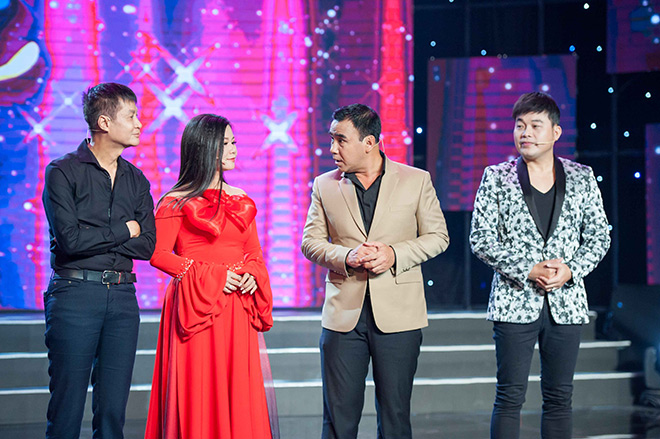 Lê Hoàng, MC Quyền Linh cùng 2 khách mời tham gia chủ đề "Gánh nặng"