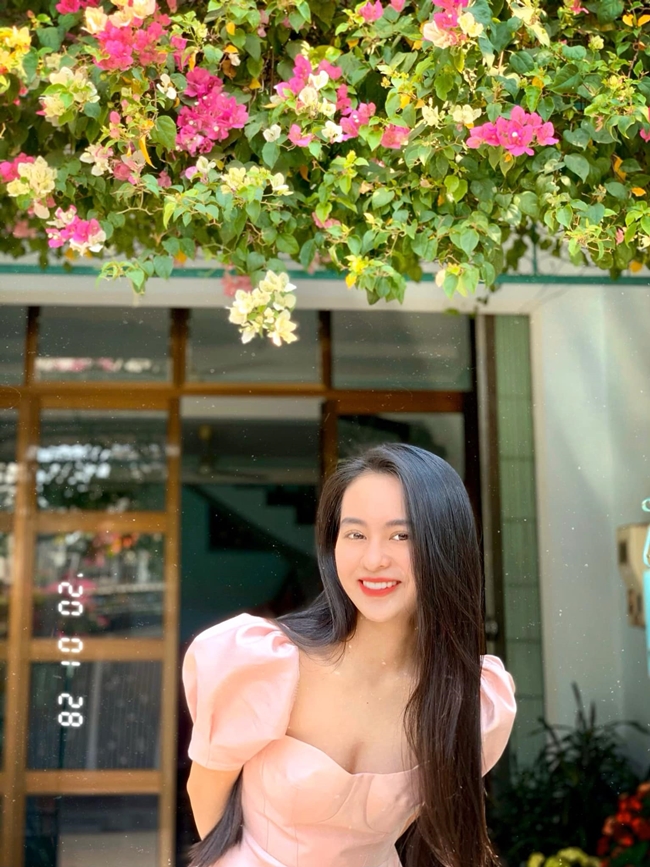 Cô cũng yêu thích những thiết kế &#34;bánh bèo&#34; với dáng tay phồng.
